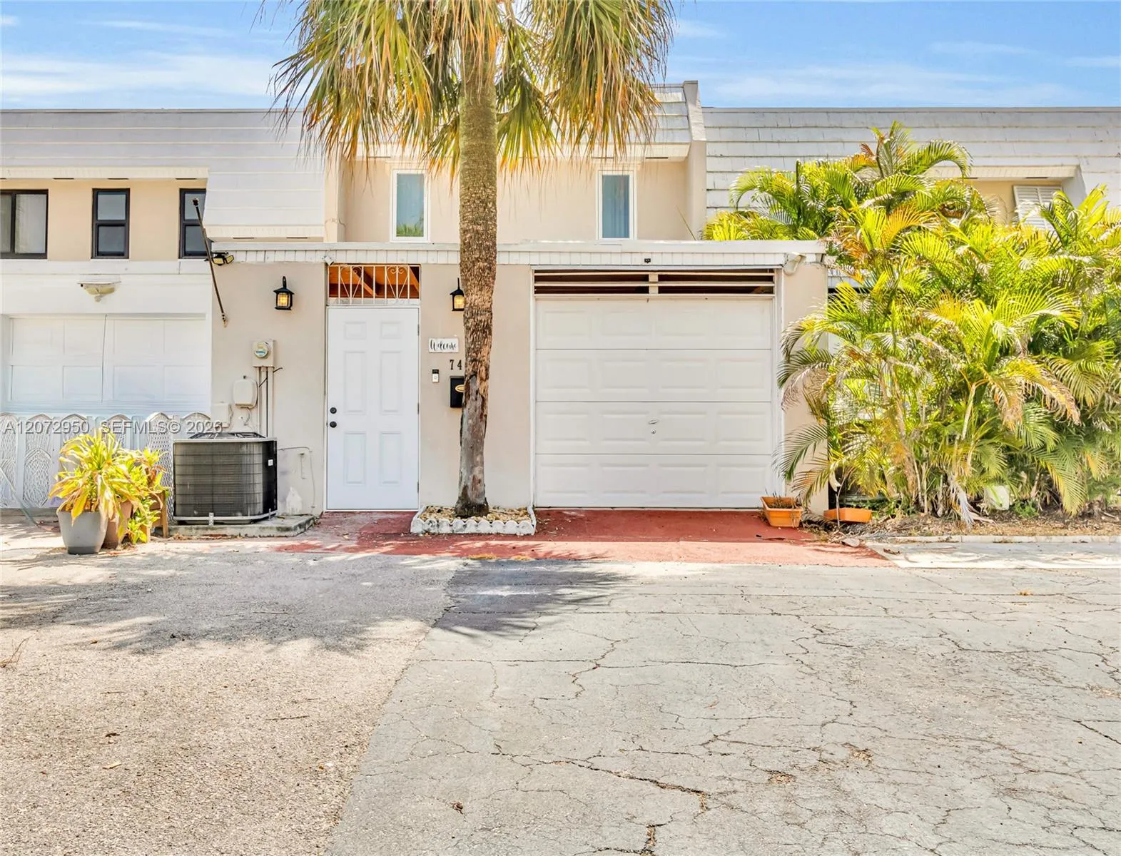 Foto de propiedad en 7407 Big Cypress Drive, Miami Lakes, FL 33014 Miami Lakes con MLS# 