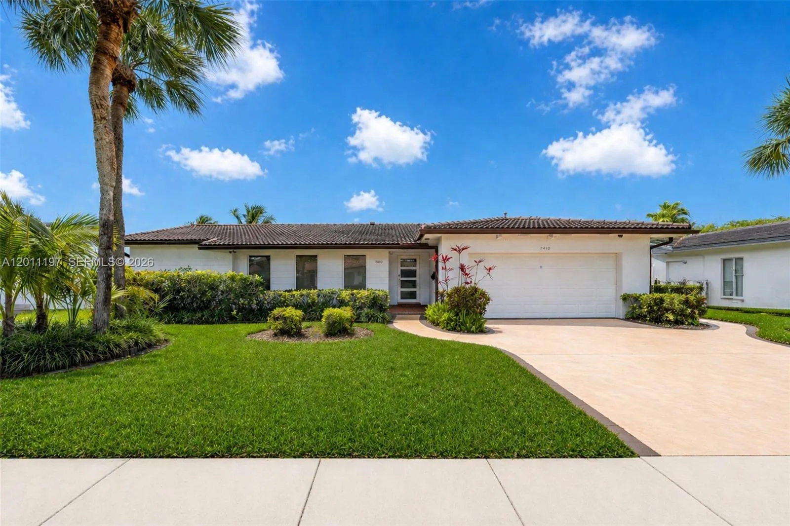 Foto de propiedad en 7410 Loch Ness Drive, Miami Lakes, FL 33014 Miami Lakes con MLS# 