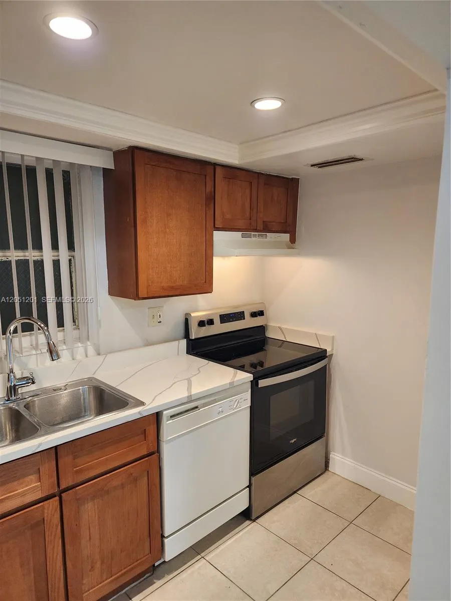En Venta 7410 SW 82nd Street K110, Miami, FL 33143, Miami, FL 33143