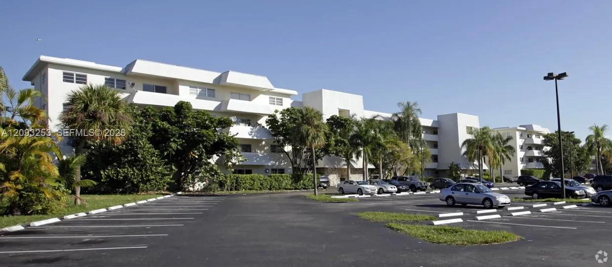 En Renta 7410 SW 82nd Street K410, Miami, FL 33143, Miami, FL 33143