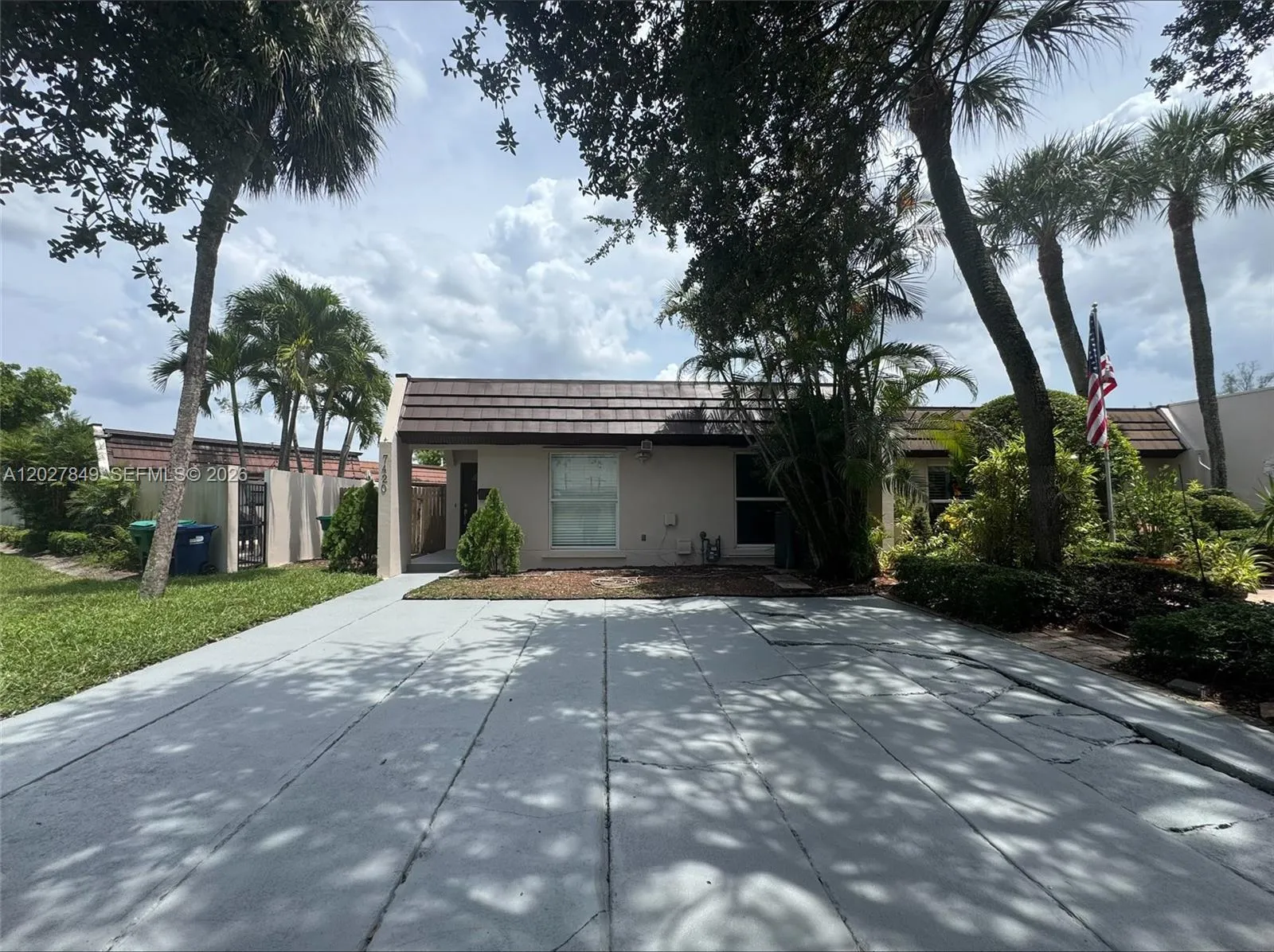 Foto de propiedad en 7420 Big Cypress Drive, Miami Lakes, FL 33014 Miami Lakes con MLS# 