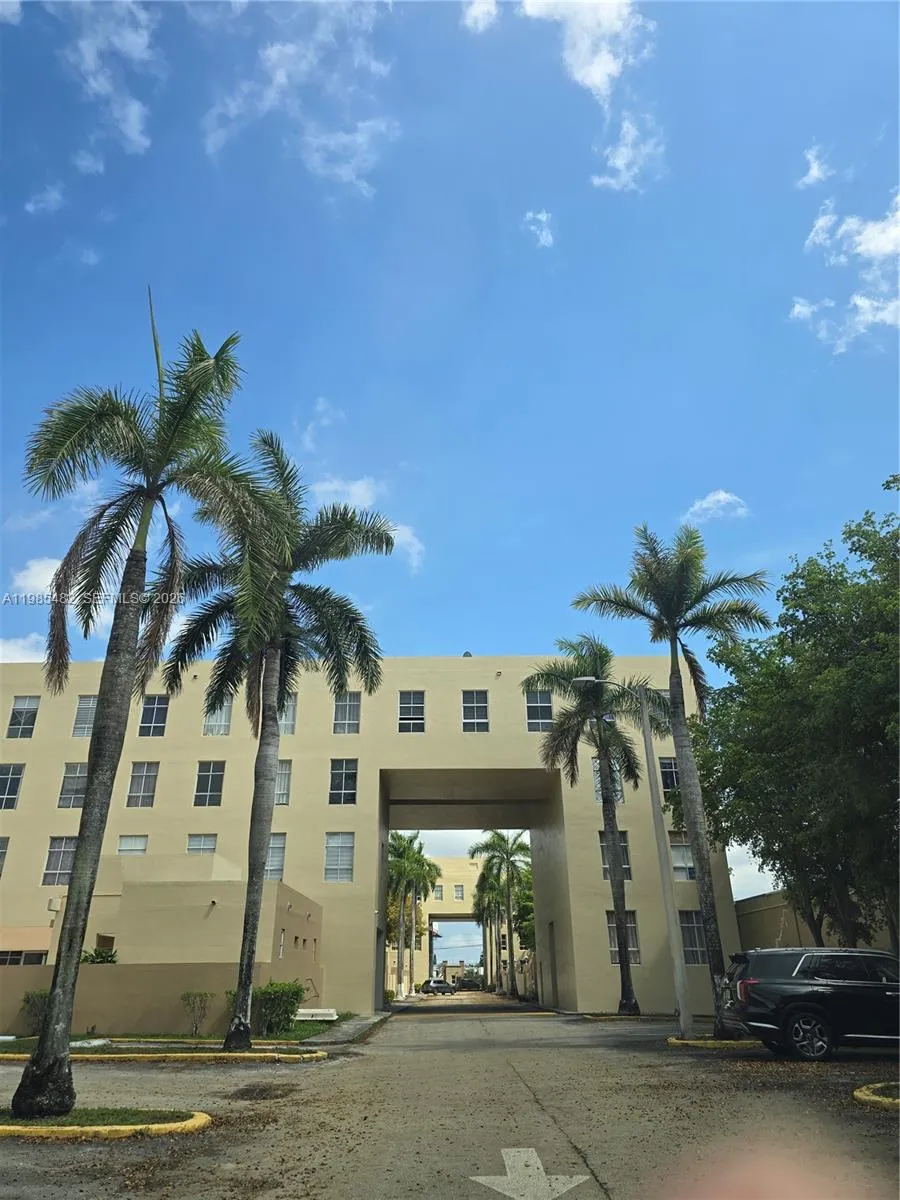 En Venta 7420 W 20th Avenue 451, Hialeah, FL 33016, Hialeah, FL 33016