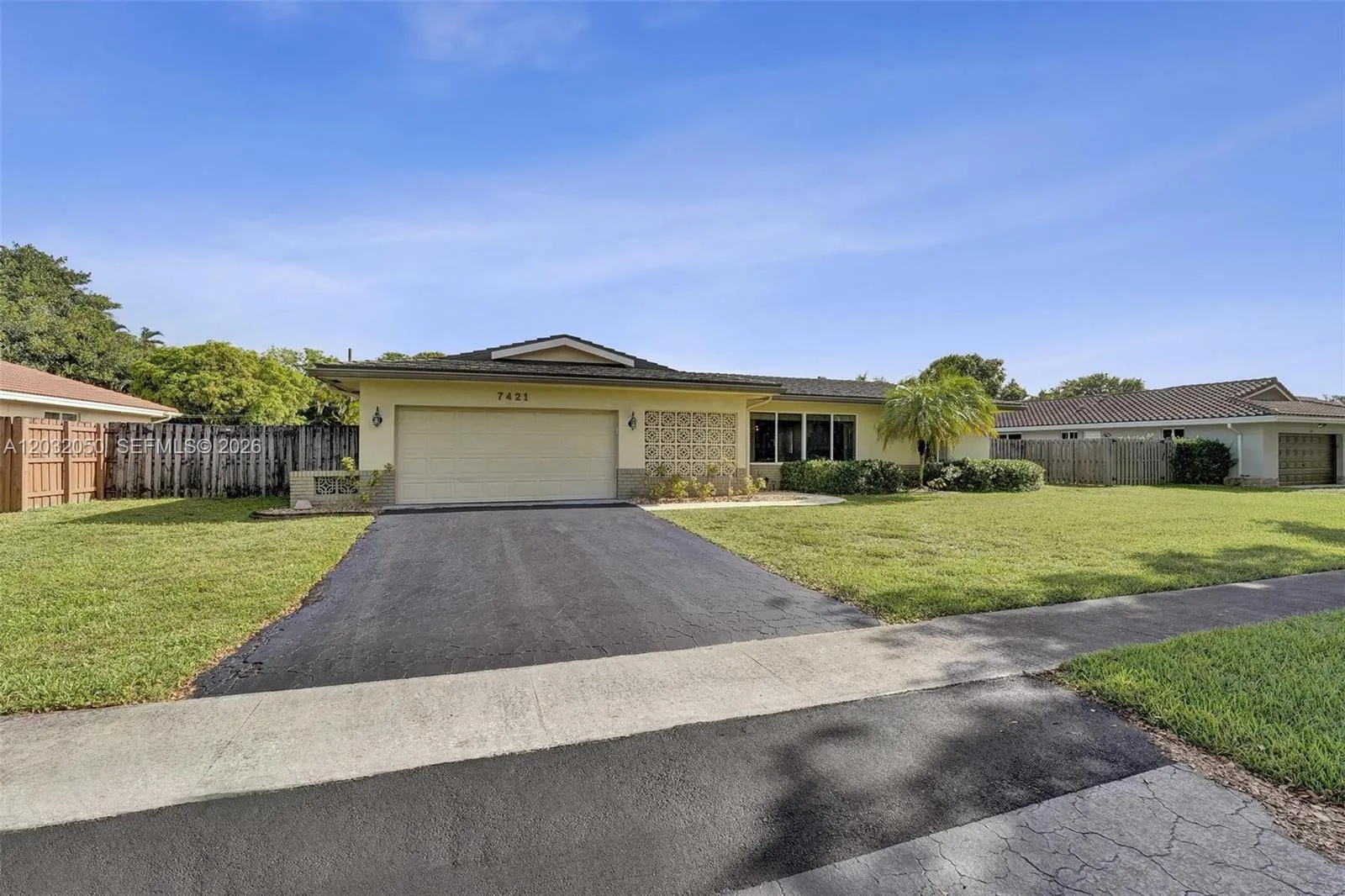 Foto de propiedad en 7421 NW 8th Court, Plantation, FL 33317 Plantation con MLS# 