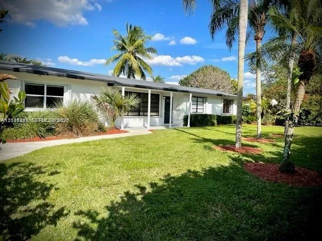 Foto de propiedad en 7425 SW 118th Street 0, Pinecrest, FL 33156 Pinecrest con MLS# 