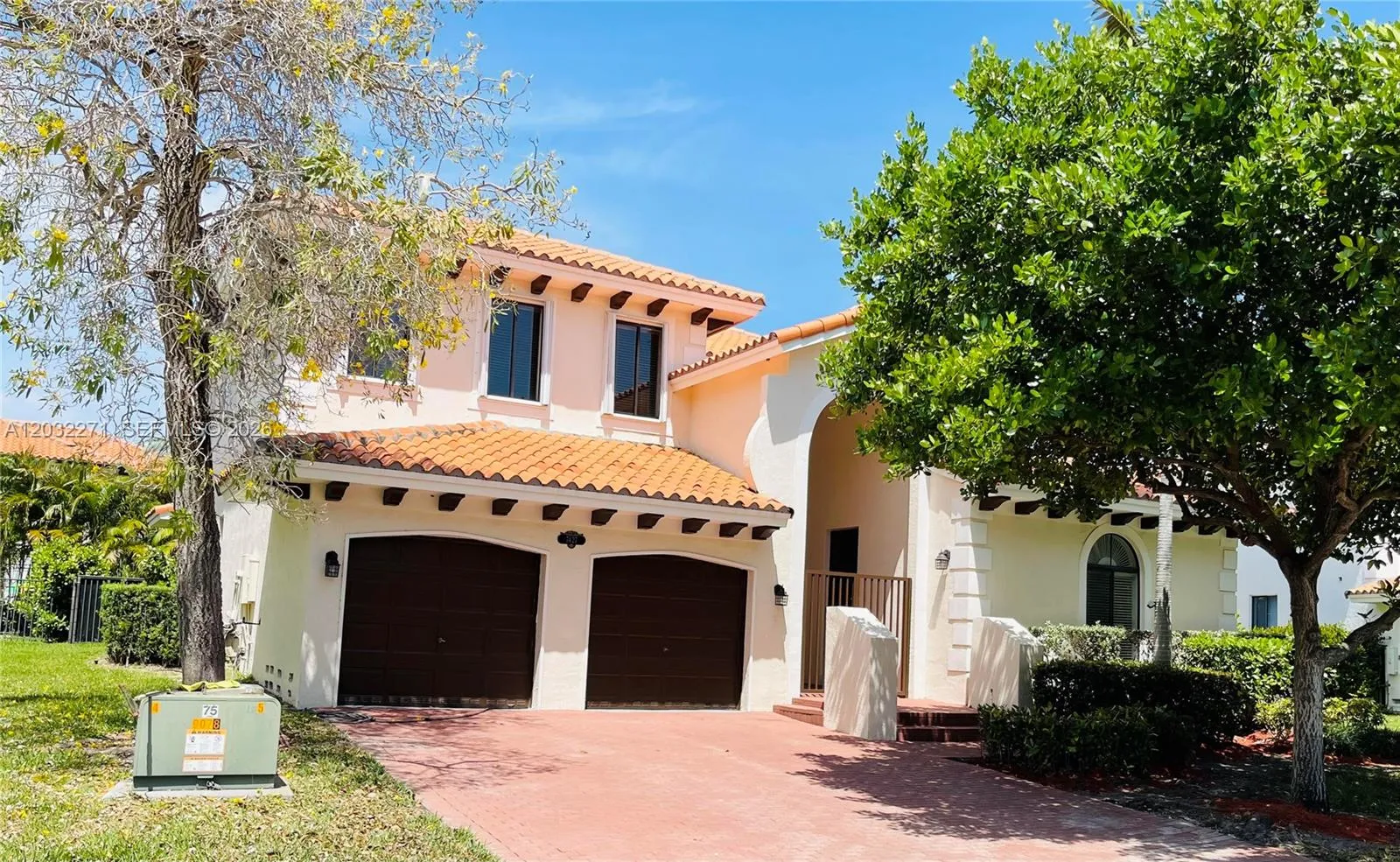 Foto de propiedad en 7427 SW 189th Street, Cutler Bay, FL 33157 Cutler Bay con MLS# 