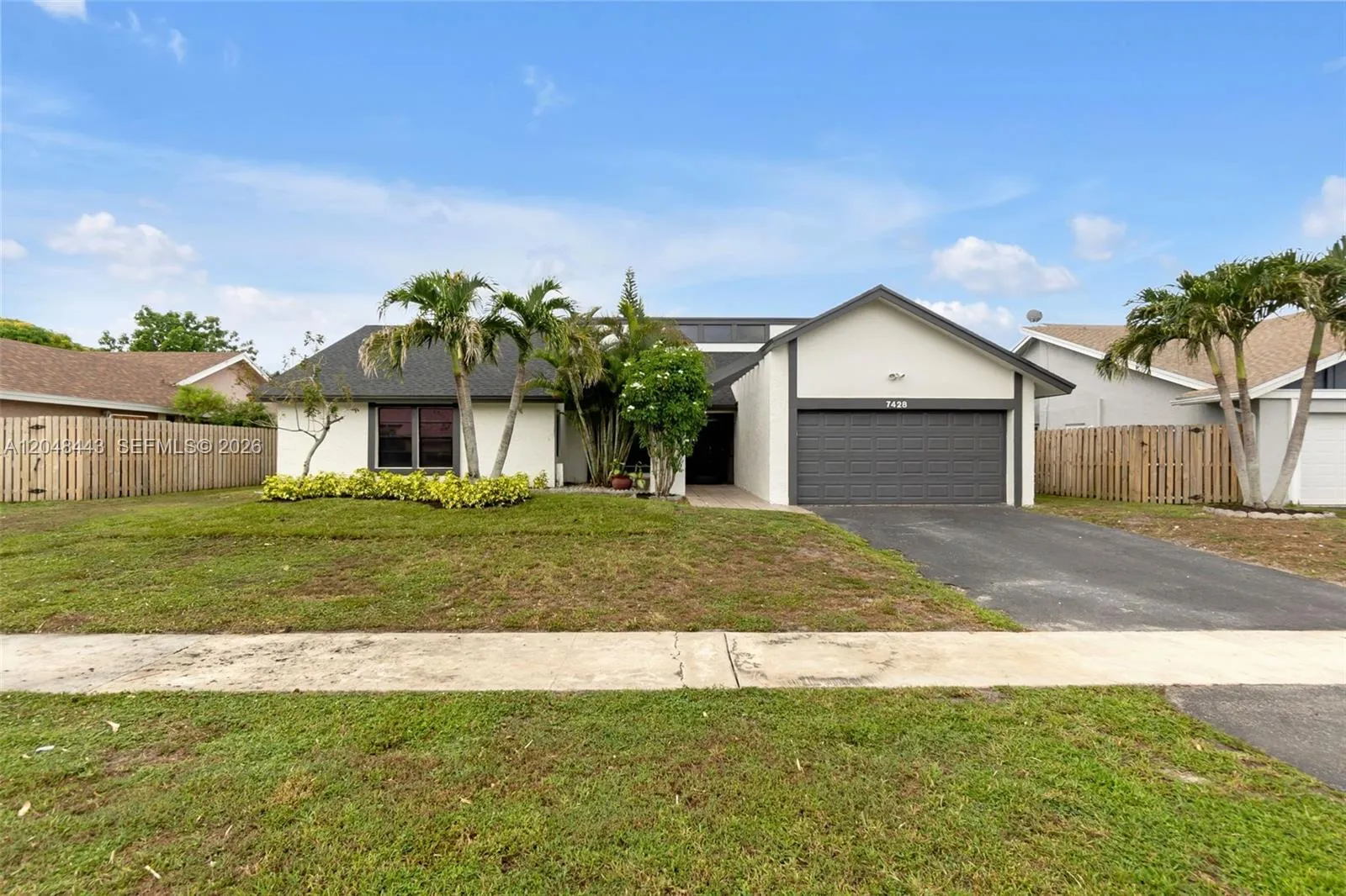 Foto de propiedad en 7428 NW 49th Court, Lauderhill, FL 33319 Lauderhill con MLS# 