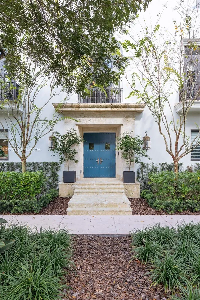 Foto de propiedad en 743 Almeria Avenue, Coral Gables, FL 33134 Coral Gables con MLS# 
