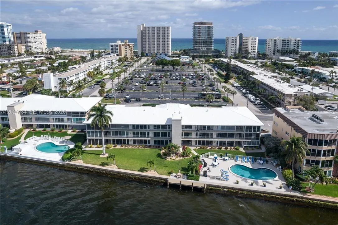 Foto de propiedad en 743 N Riverside Drive 4B, Pompano Beach, FL 33062 Pompano Beach con MLS# 