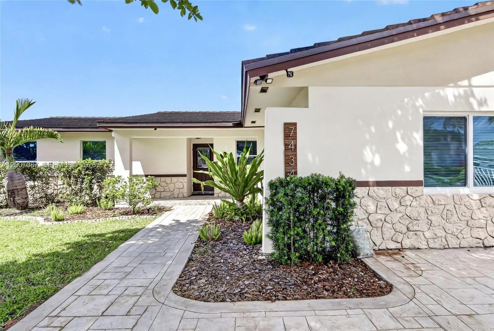 Foto de propiedad en 7434 SW 129th Court, Miami, FL 33183 Miami con MLS# 