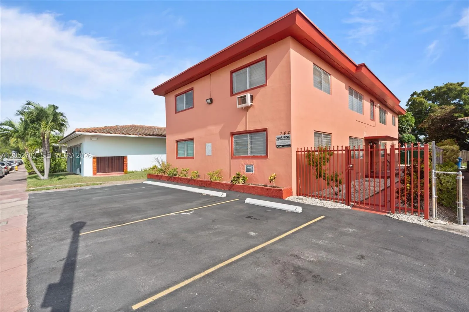 Foto de propiedad en 744 85th Street, Miami Beach, FL 33141 Miami Beach con MLS# 