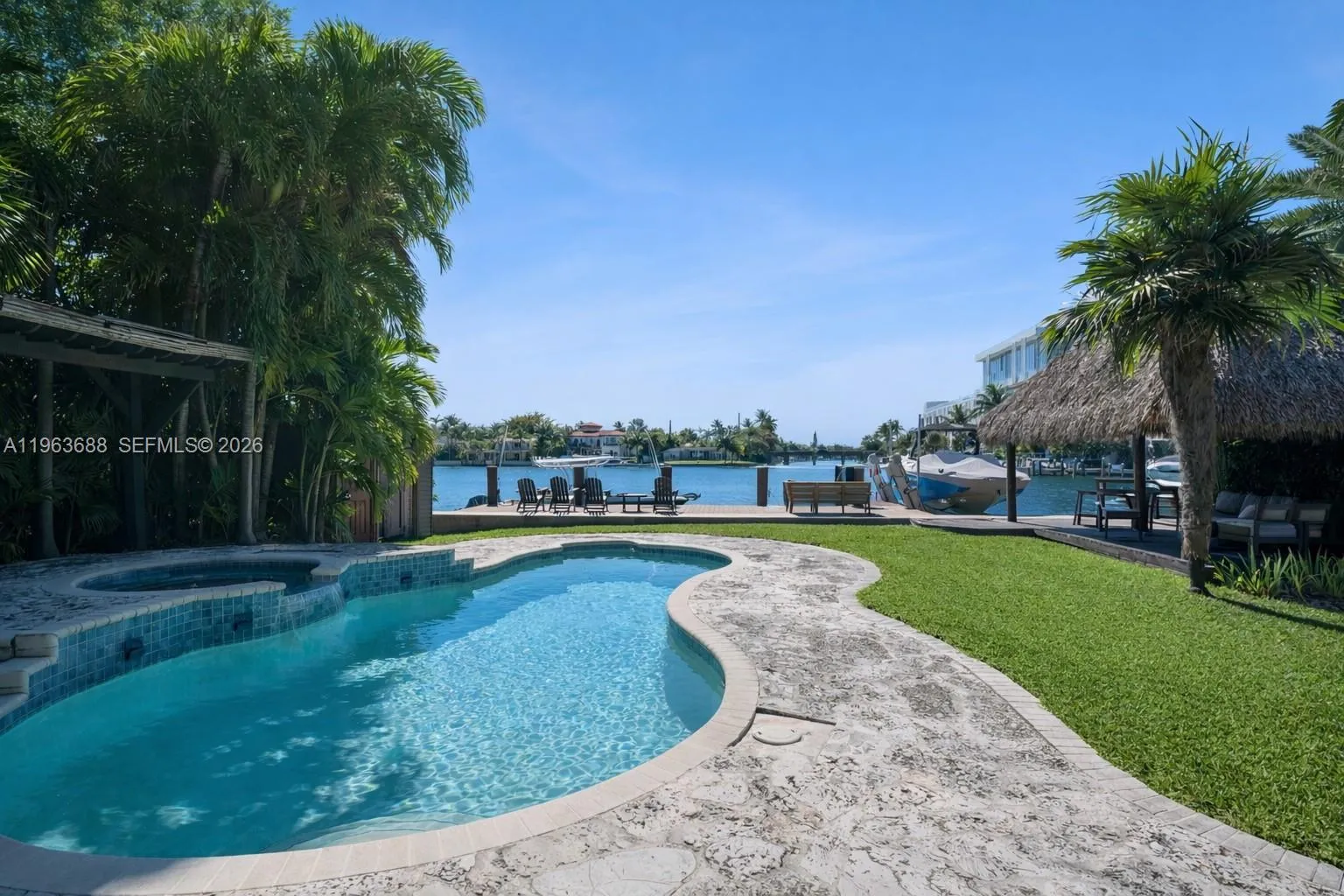 Foto de propiedad en 744 Lakeview Drive, Miami Beach, FL 33140 Miami Beach con MLS# 