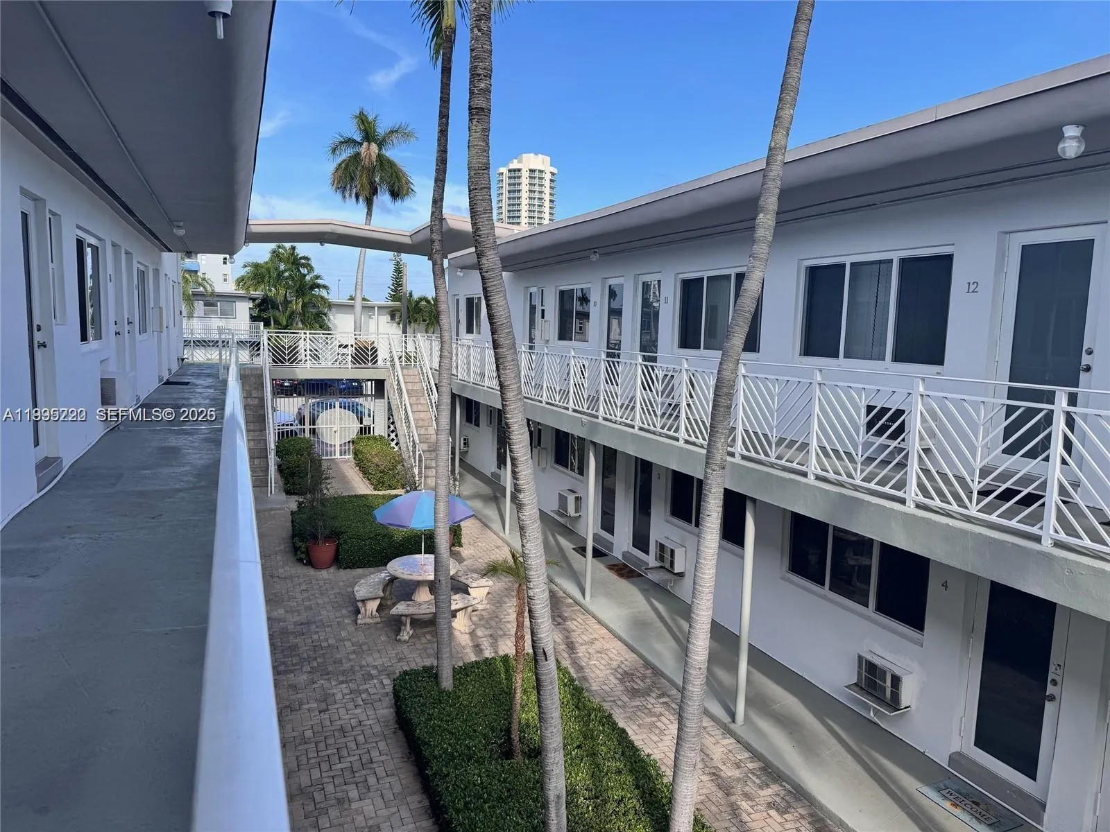 Foto de propiedad en 7440 Byron Avenue 12B, Miami Beach, FL 33141 Miami Beach con MLS# 