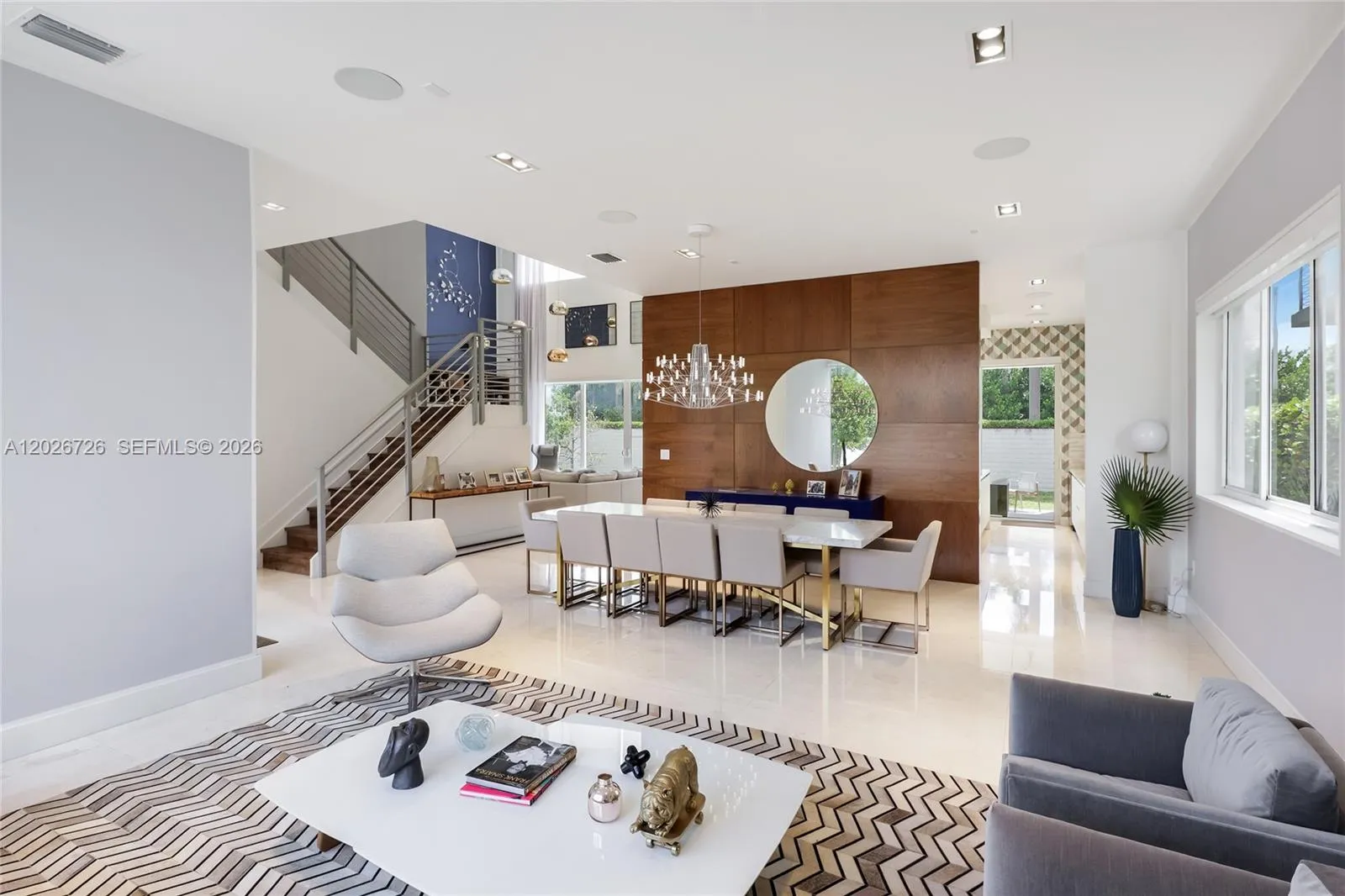 Foto de propiedad en 7441 NW 102nd Court, Doral, FL 33178 Doral con MLS# 