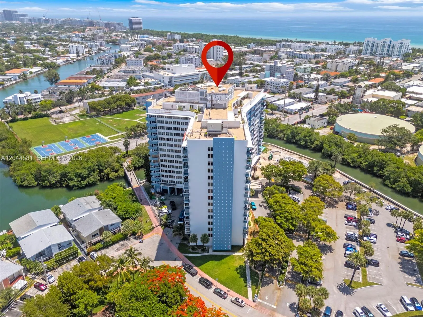 Foto de propiedad en 7441 Wayne Avenue 10H, Miami Beach, FL 33141 Miami Beach con MLS# 