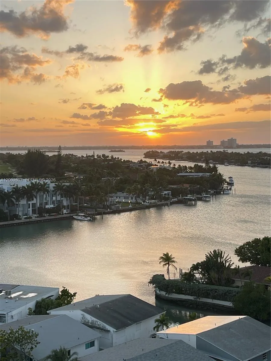 Foto de propiedad en 7441 Wayne Avenue 11A, Miami Beach, FL 33141 Miami Beach con MLS# 