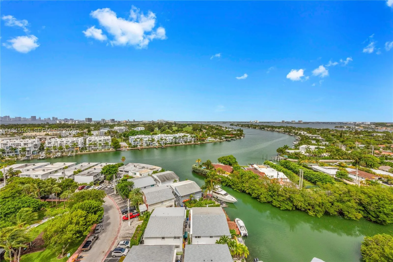 Foto de propiedad en 7441 Wayne Avenue 15E, Miami Beach, FL 33141 Miami Beach con MLS# 