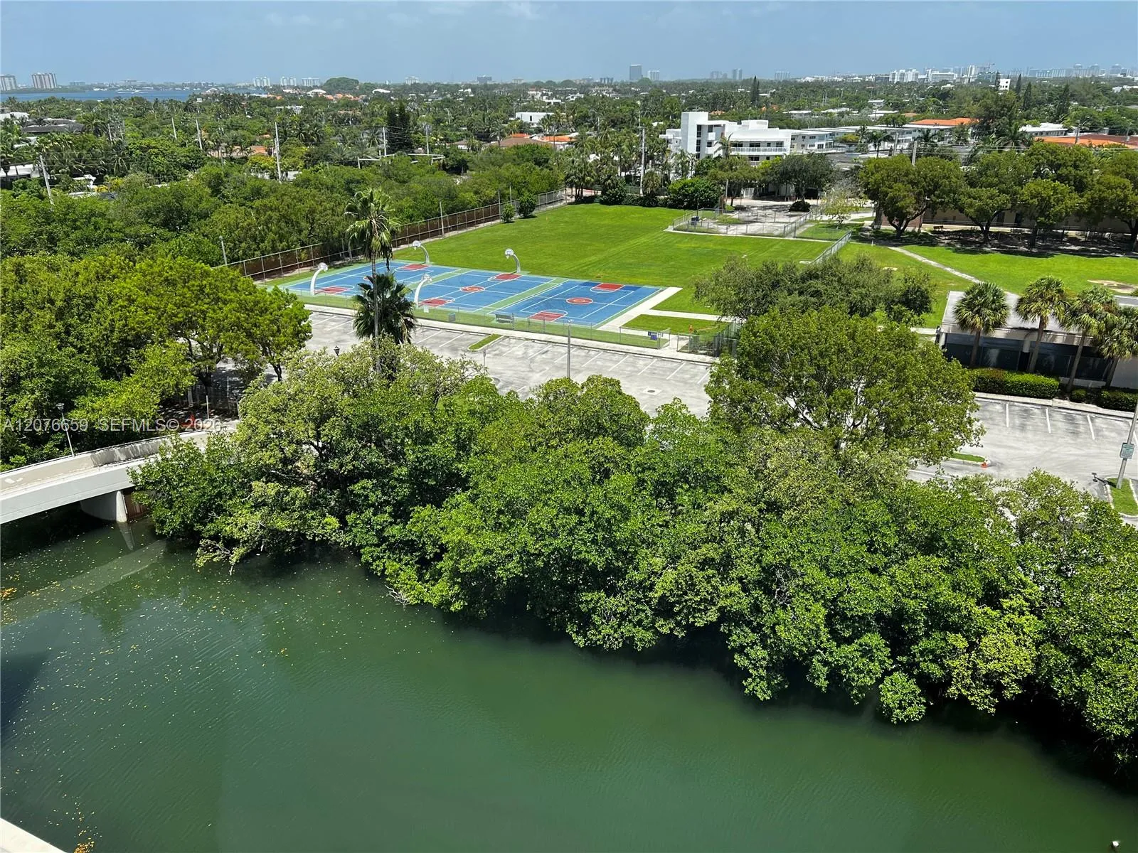 Foto de propiedad en 7441 Wayne Avenue 8I, Miami Beach, FL 33141 Miami Beach con MLS# 