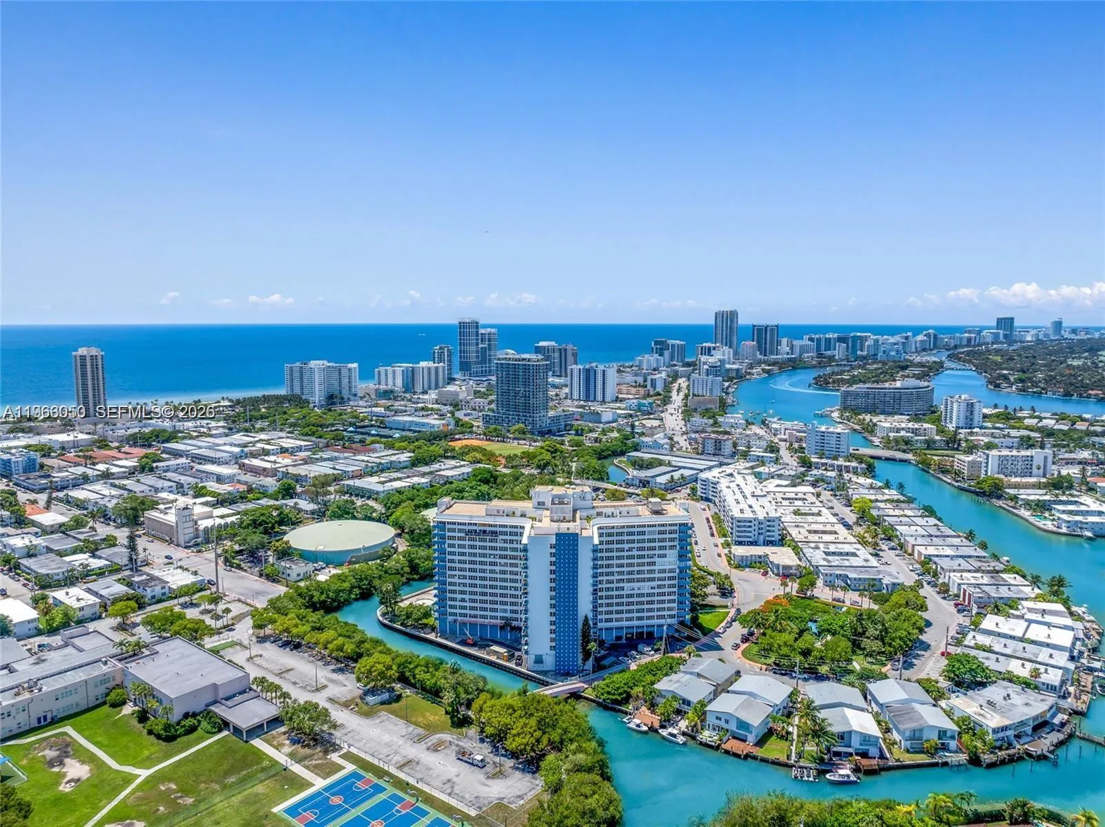 Foto de propiedad en 7441 Wayne Avenue 9I, Miami Beach, FL 33141 Miami Beach con MLS# 