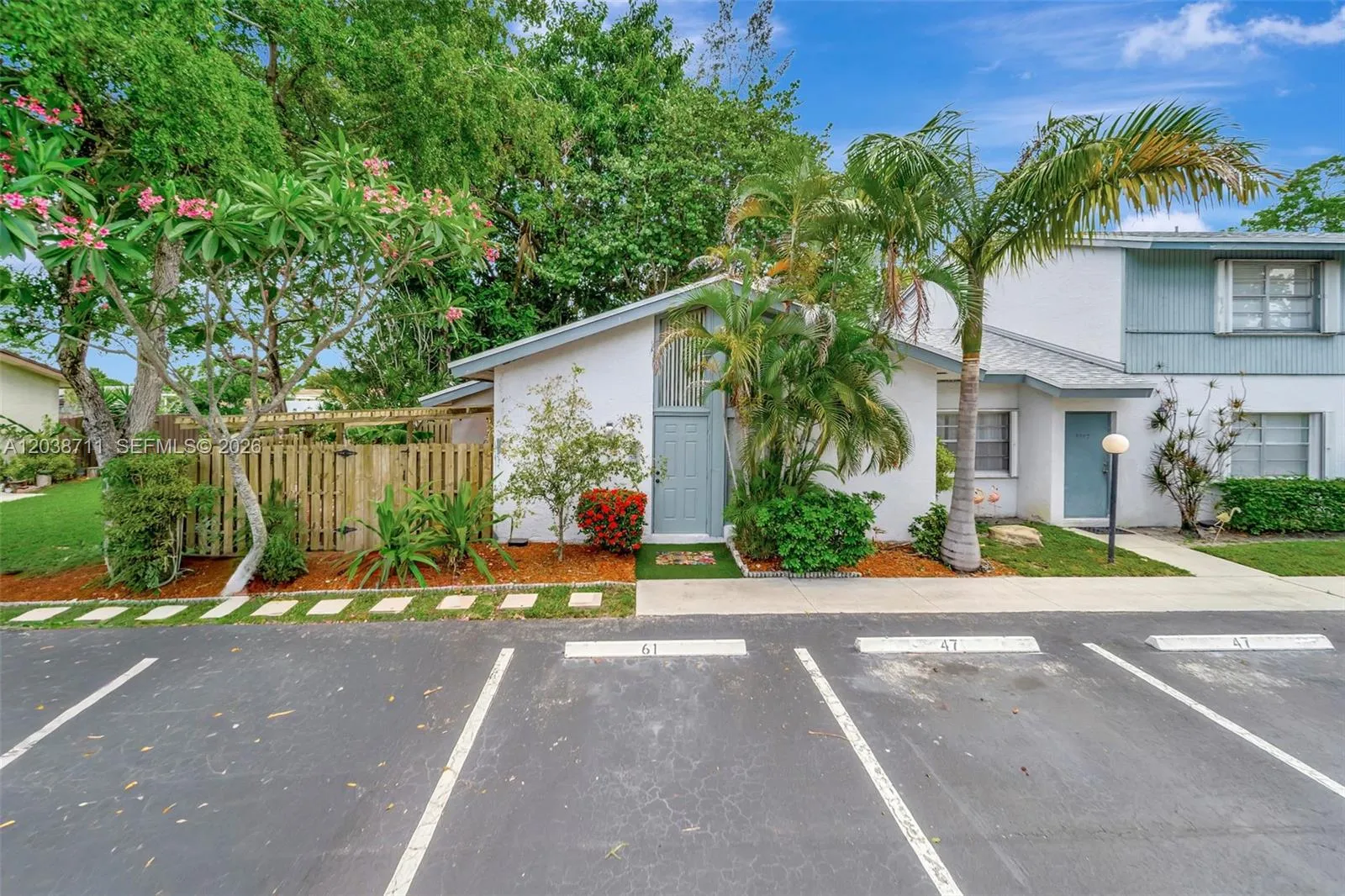 Foto de propiedad en 7447 W Sunrise Boulevard 7447, Plantation, FL 33313 Plantation con MLS# 