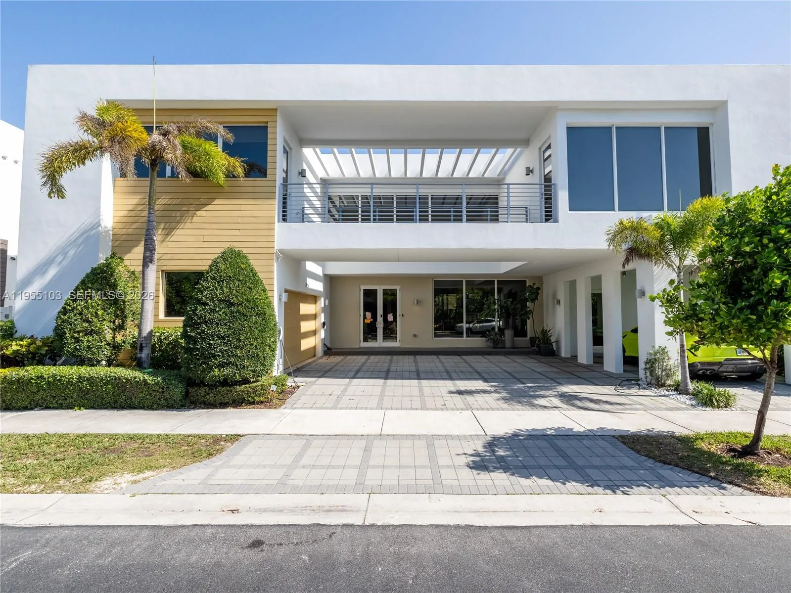 Foto de propiedad en 7451 NW 103rd Court, Doral, FL 33178 Doral con MLS# 
