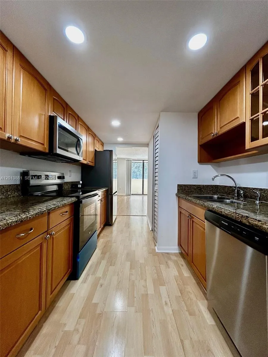 Foto de propiedad en 7451 NW 16th Street 304, Plantation, FL 33313 Plantation con MLS# 