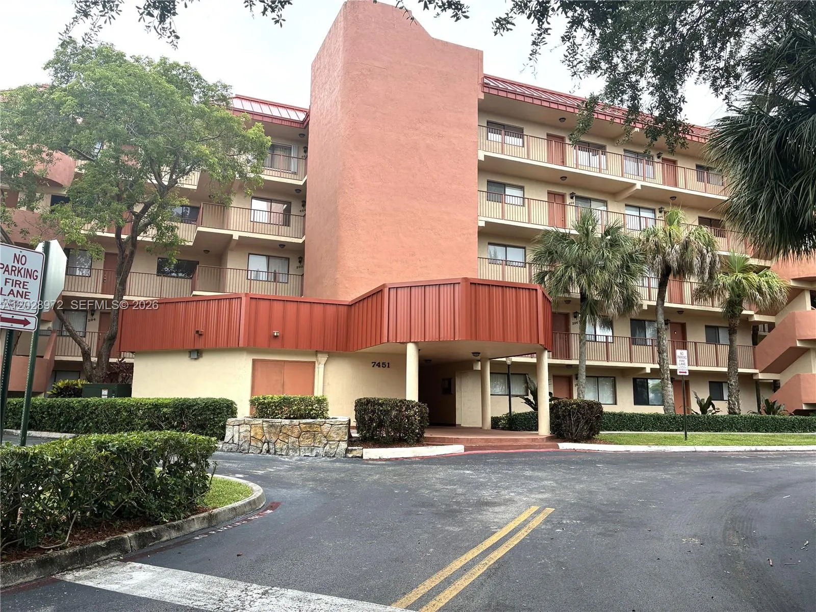 Foto de propiedad en 7451 NW 16th Street 403, Plantation, FL 33313 Plantation con MLS# 