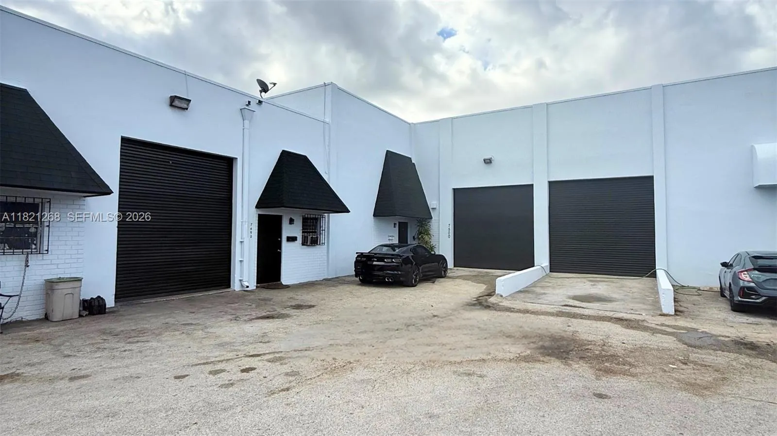 Foto de propiedad en 7460 NW 82nd 7500, Medley, FL 33166 Medley con MLS# 