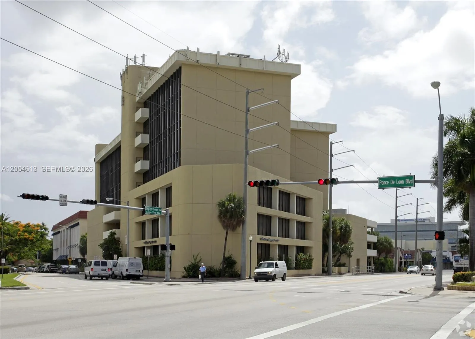 Foto de propiedad en 747 Ponce De Leon Boulevard 411, Coral Gables, FL 33134 Coral Gables con MLS# 