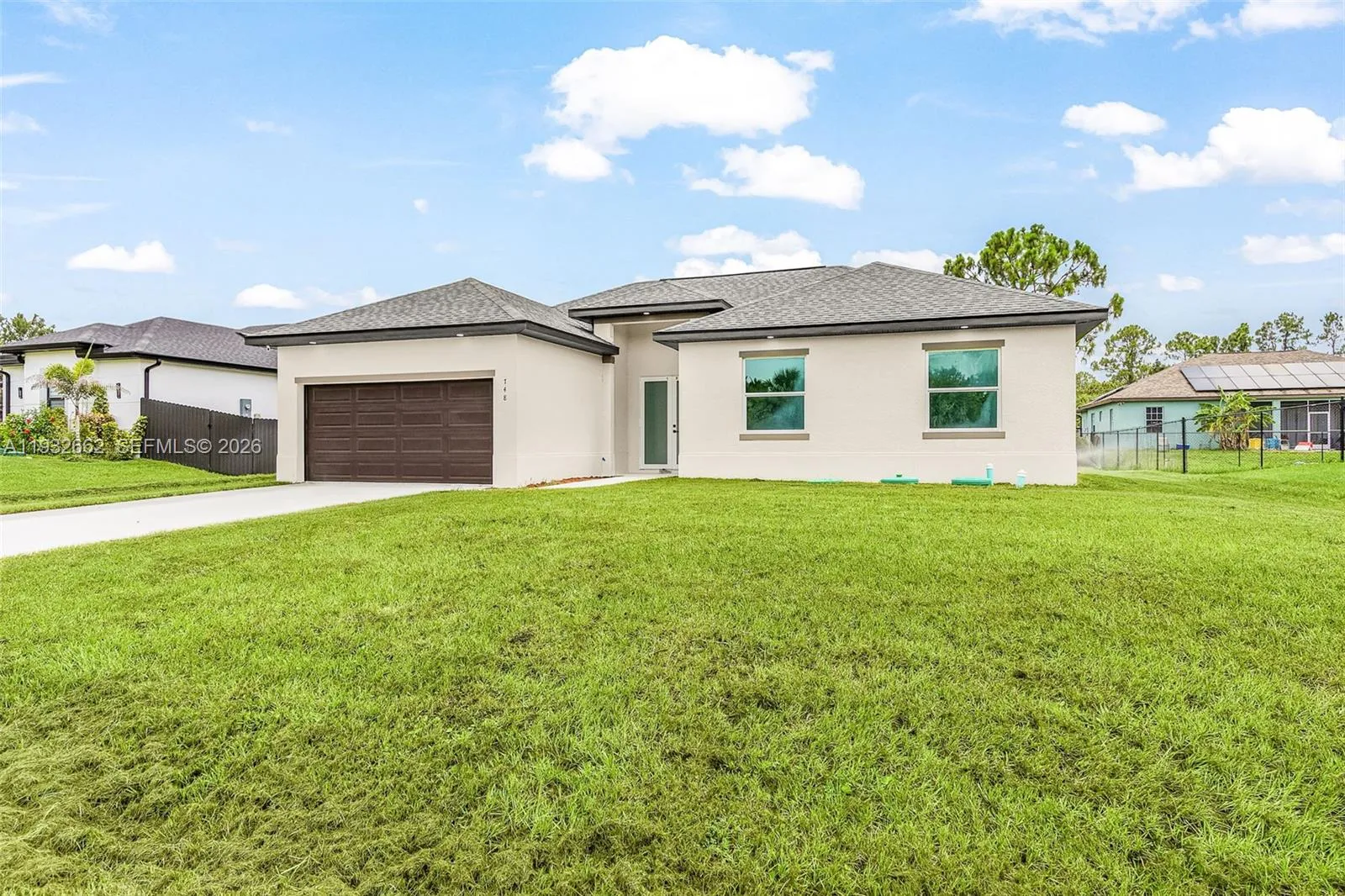 Foto de propiedad en 748 748 Chestnut Street E, Lehigh Acres, FL 33974 Lehigh Acres con MLS# 