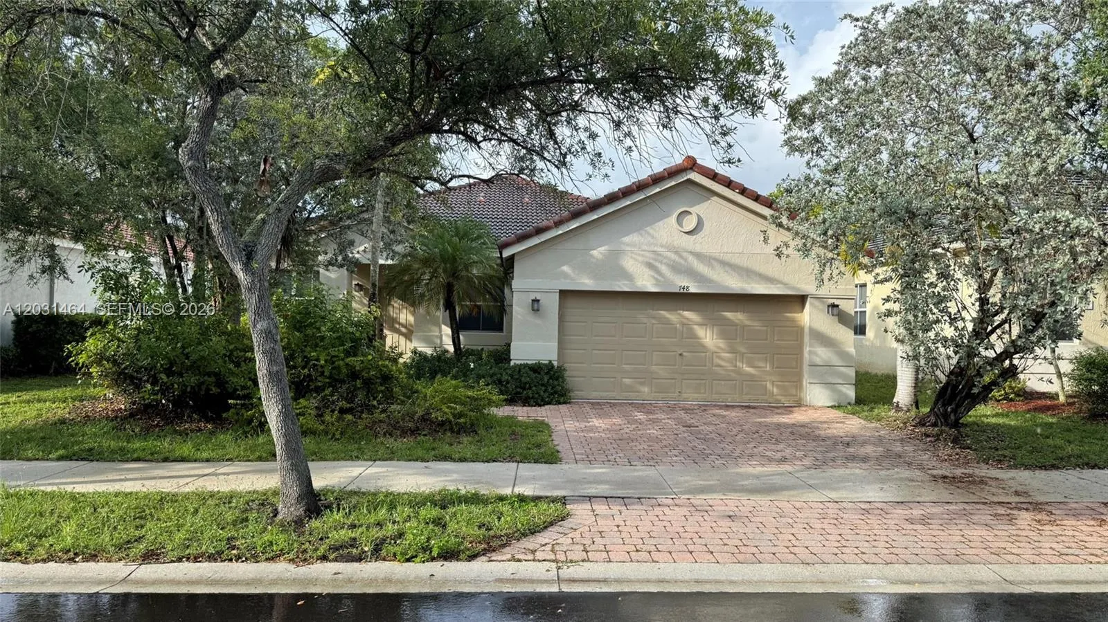 Foto de propiedad en 748 Tulip Circle, Weston, FL 33327 Weston con MLS# 