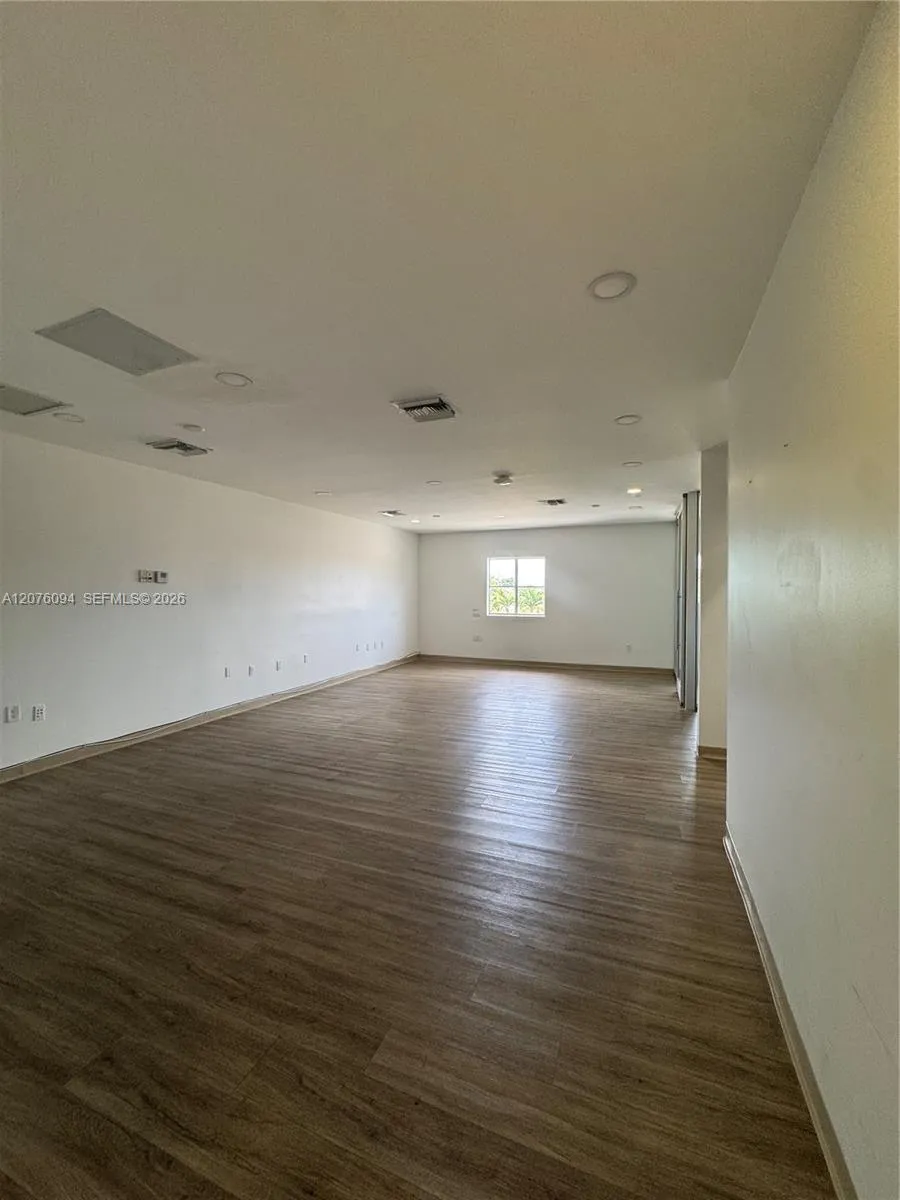 Foto de propiedad en 7490 SW 23rd Street 203, Miami, FL 33155 Miami con MLS# 