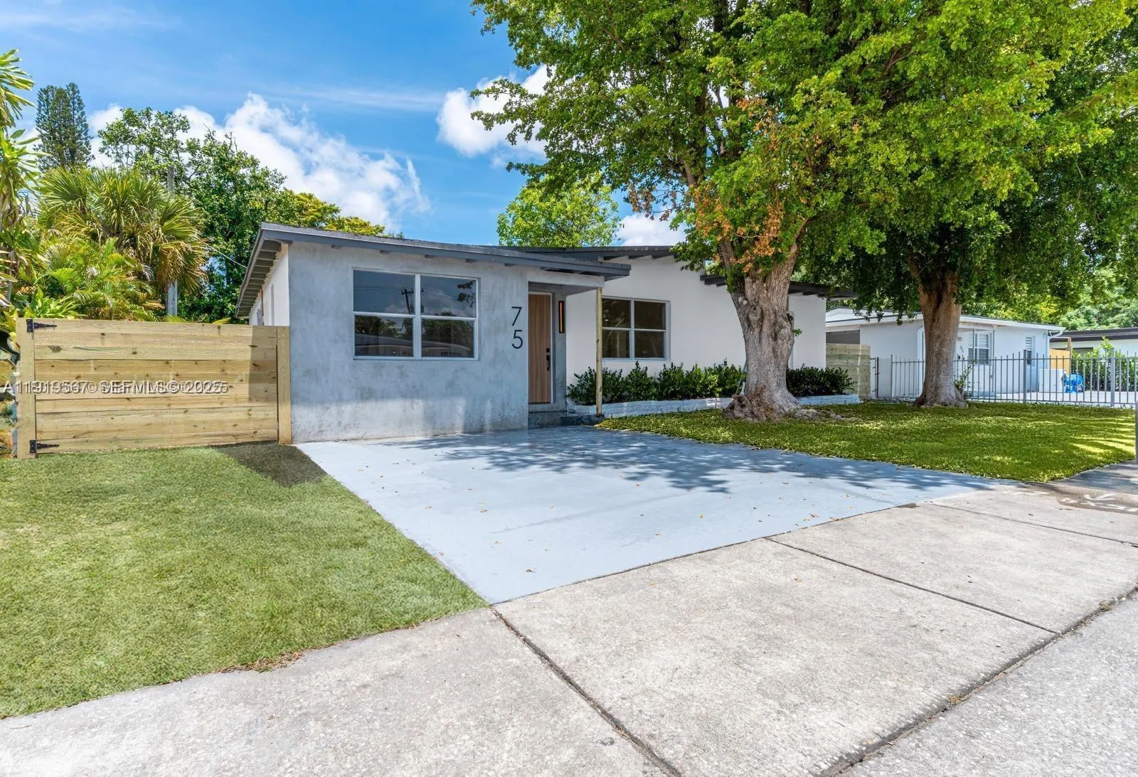 Foto de propiedad en 75 NW 125th Street, North Miami, FL 33168 North Miami con MLS# 