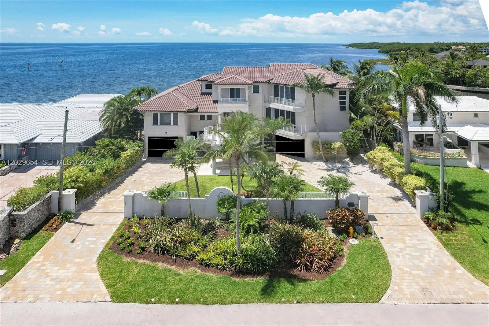 Foto de propiedad en 750 Lugo Avenue, Coral Gables, FL 33156 Coral Gables con MLS# 