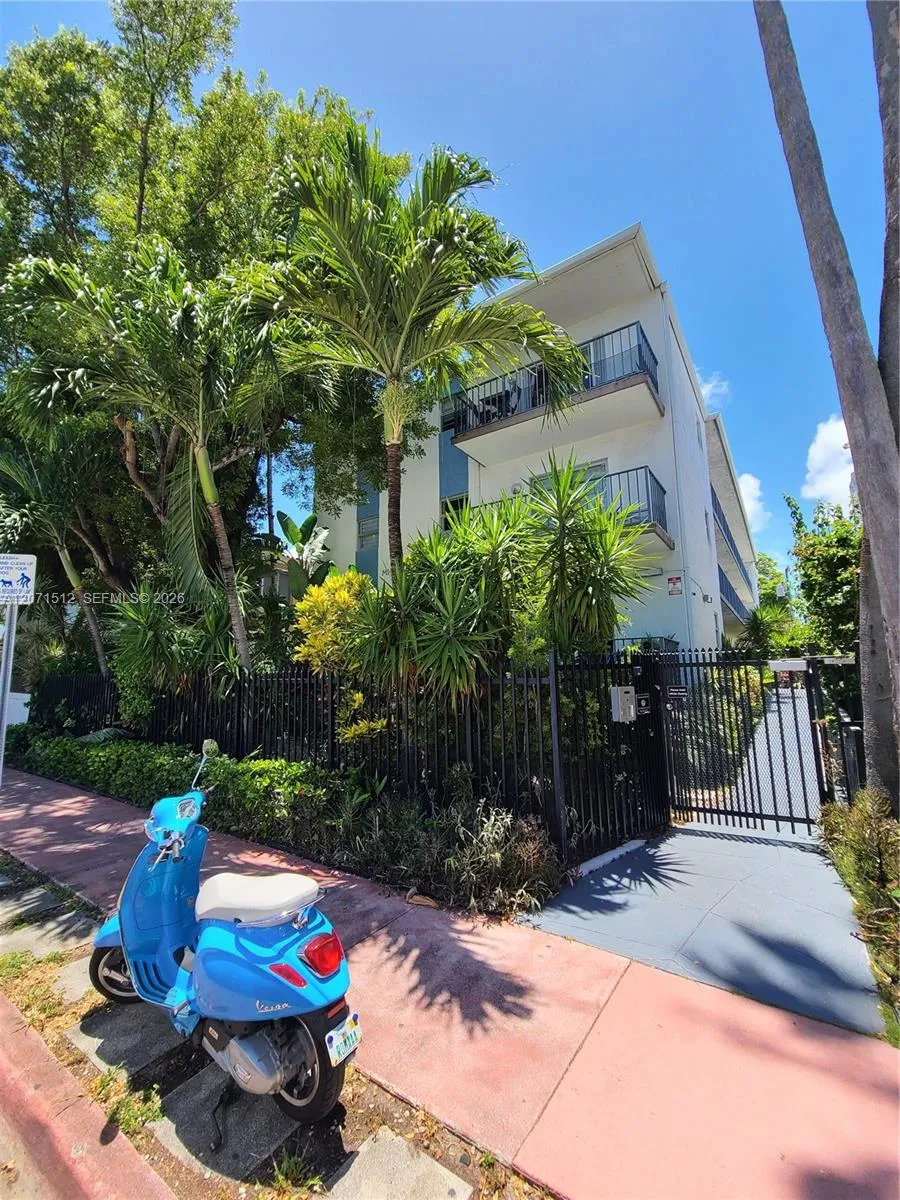 Foto de propiedad en 750 Michigan Avenue 203, Miami Beach, FL 33139 Miami Beach con MLS# 