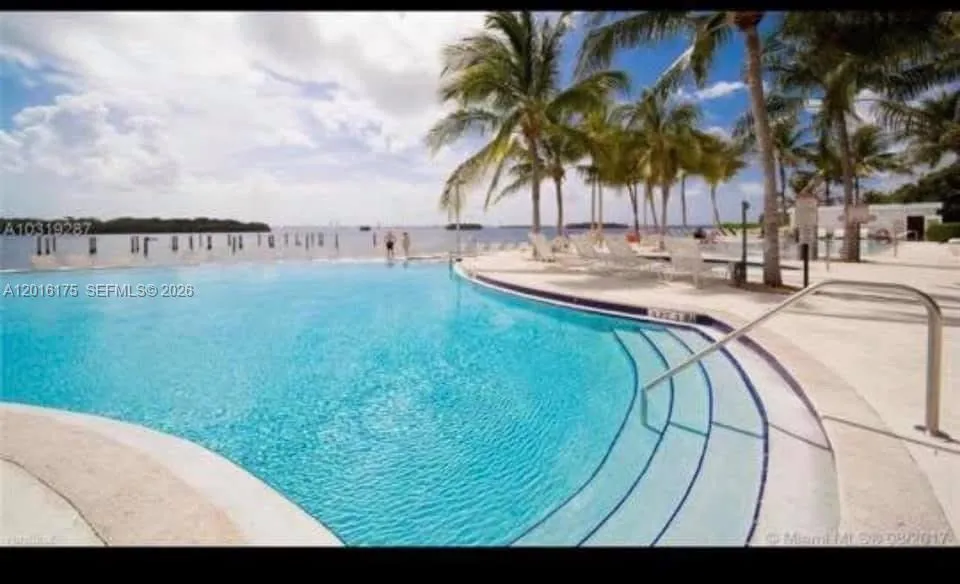 Foto de propiedad en 750 NE 64th Street B215, Miami, FL 33138 Miami con MLS# 