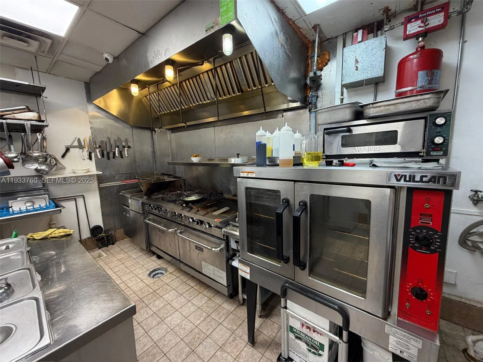 Foto de propiedad en 7500 NW 25th Street, Miami, FL 33122 Miami con MLS# 