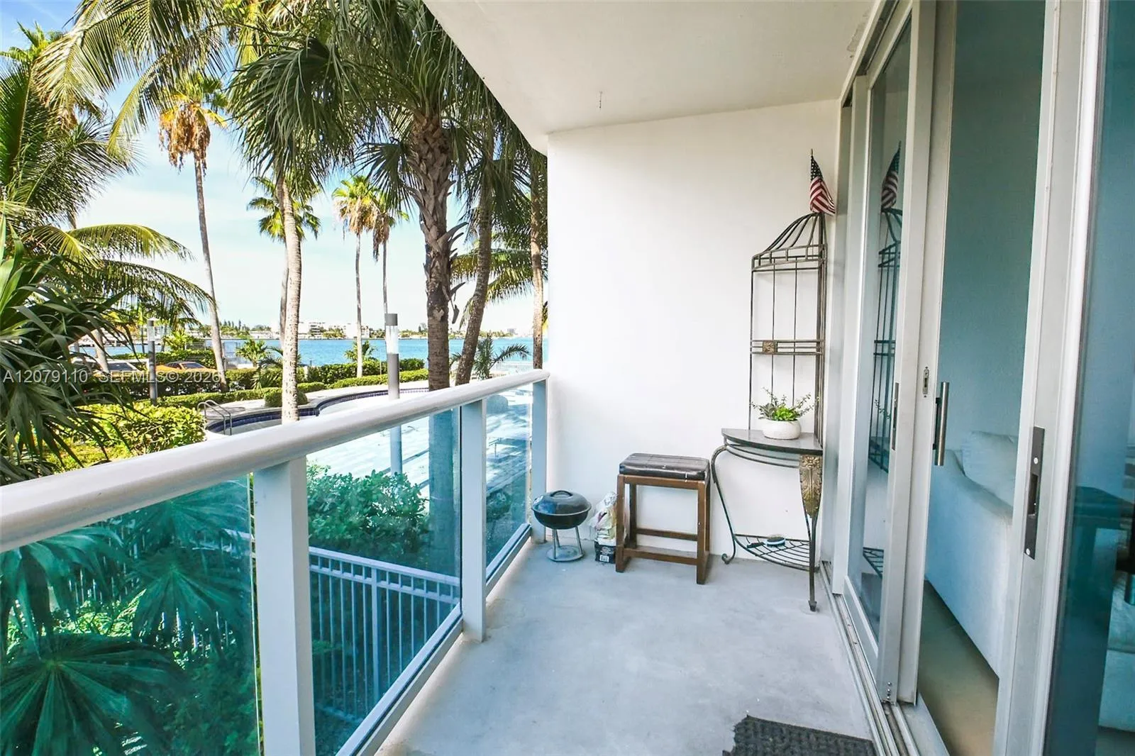 Foto de propiedad en 7501 E Treasure Drive 1H, North Bay Village, FL 33141 North Bay Village con MLS# 