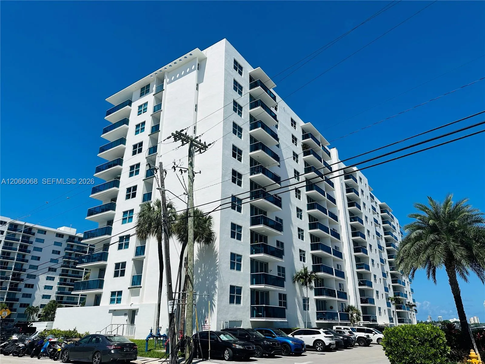 Foto de propiedad en 7501 E Treasure Drive 3H, North Bay Village, FL 33141 North Bay Village con MLS# 