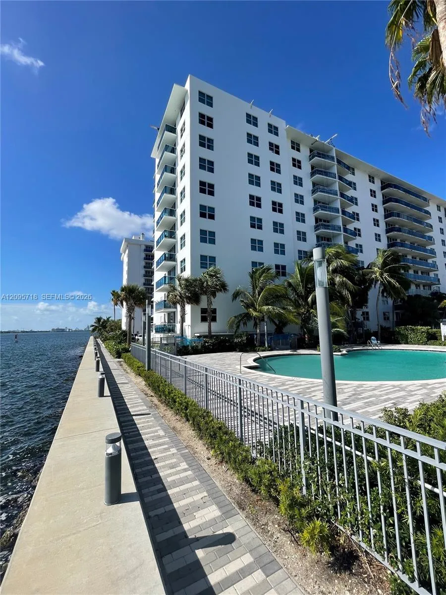En Venta 7501 E Treasure Drive 3P, North Bay Village, FL 33141, North Bay Village, FL 33141
