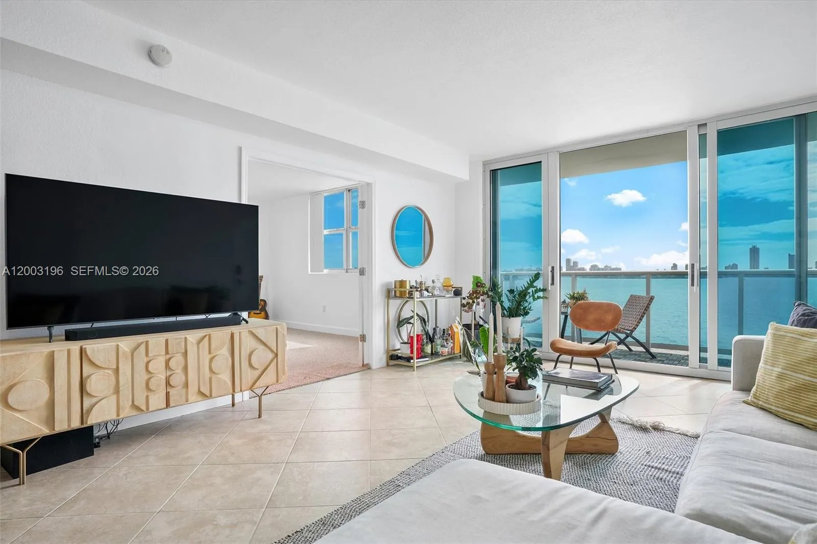 Foto de propiedad en 7501 E Treasure Drive 4EF, North Bay Village, FL 33141 North Bay Village con MLS# 