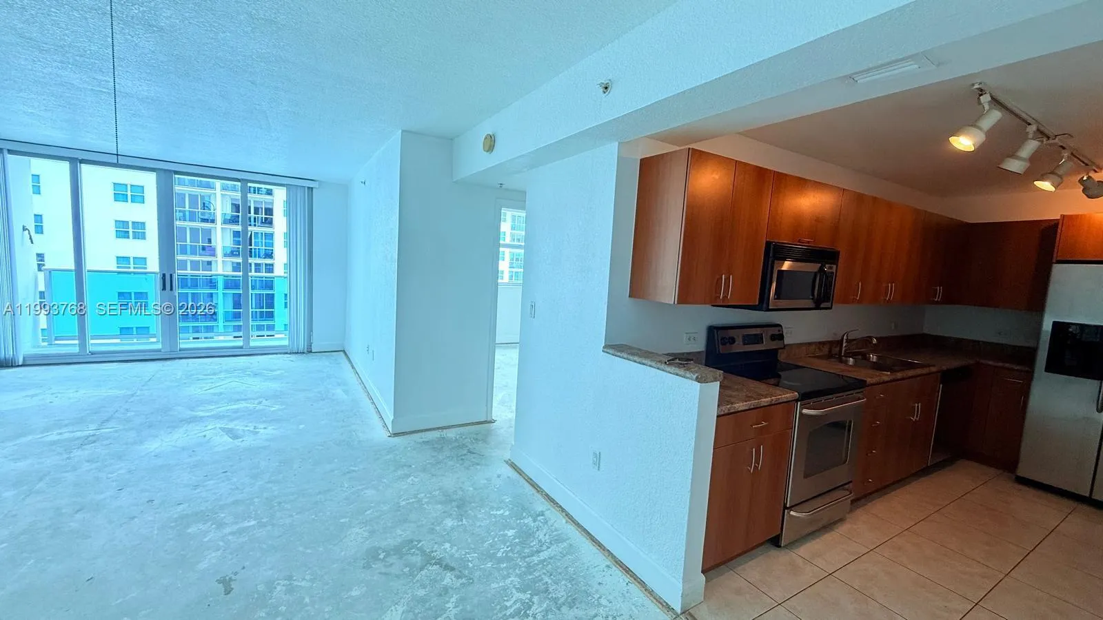 Foto de propiedad en 7501 E Treasure Drive 8B, North Bay Village, FL 33141 North Bay Village con MLS# 