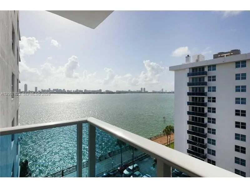 Foto de propiedad en 7501 E Treasure Drive 8C, North Bay Village, FL 33141 North Bay Village con MLS# 