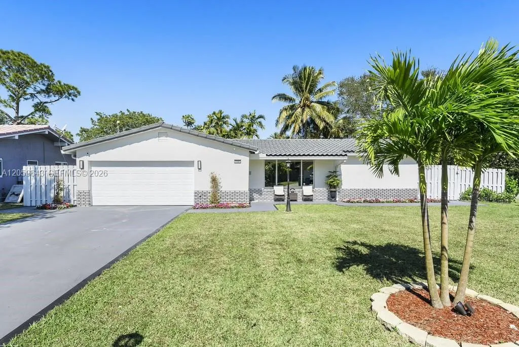 Foto de propiedad en 7501 NW 42nd Street, Coral Springs, FL 33065 Coral Springs con MLS# 