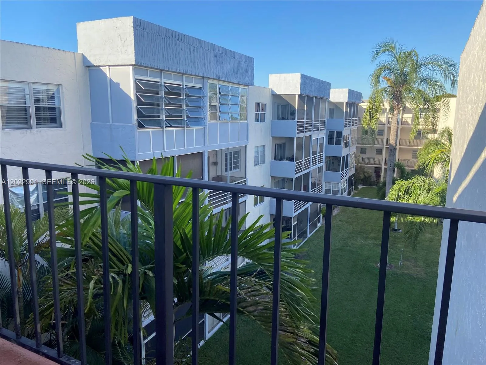 Foto de propiedad en 7502 NW 30th Place 417, Sunrise, FL 33313 Sunrise con MLS# 