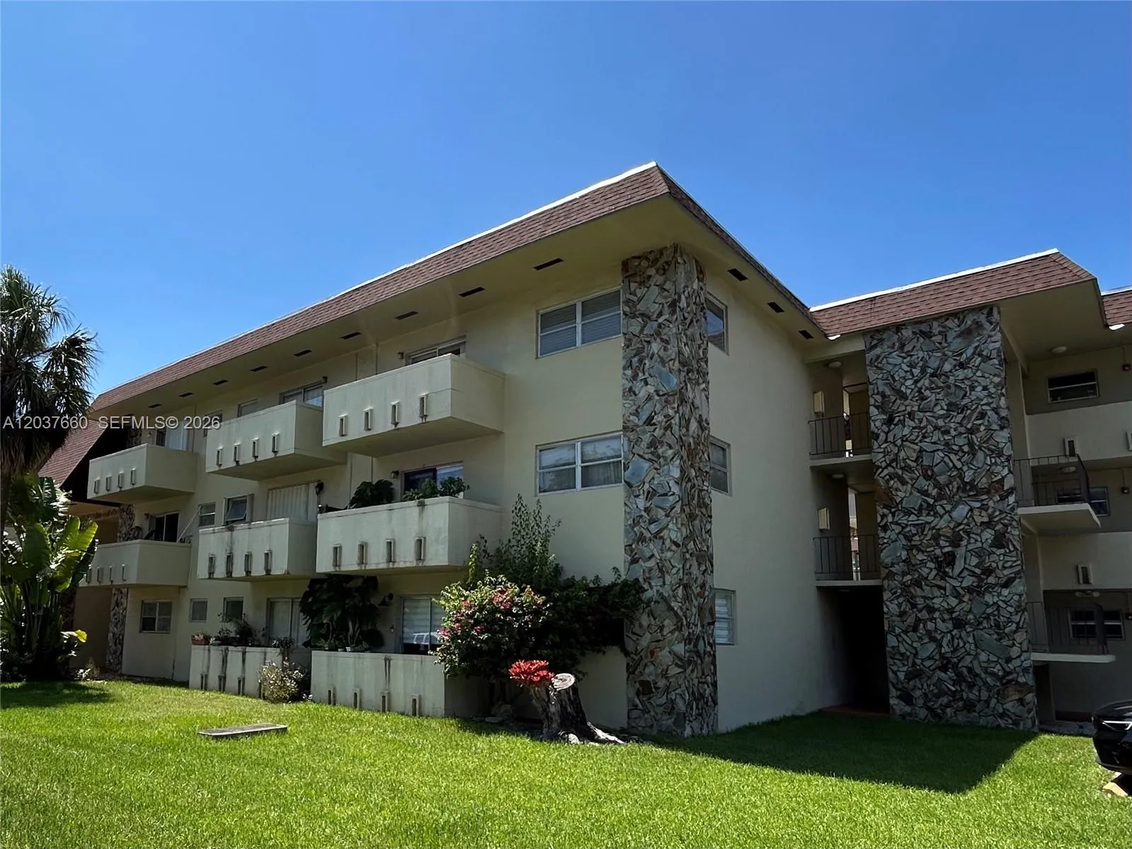 Alquilada 7505 SW 82nd Street 320, Miami, FL 33143, Miami, FL 33143