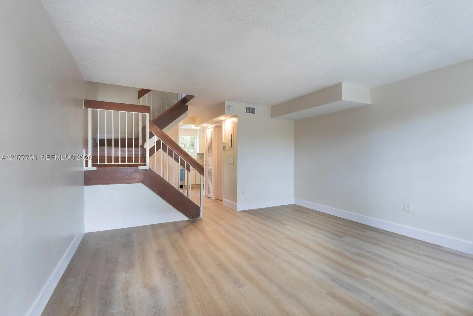 Foto de propiedad en 7510 SW 152nd Avenue B207, Miami, FL 33193 Miami con MLS# 