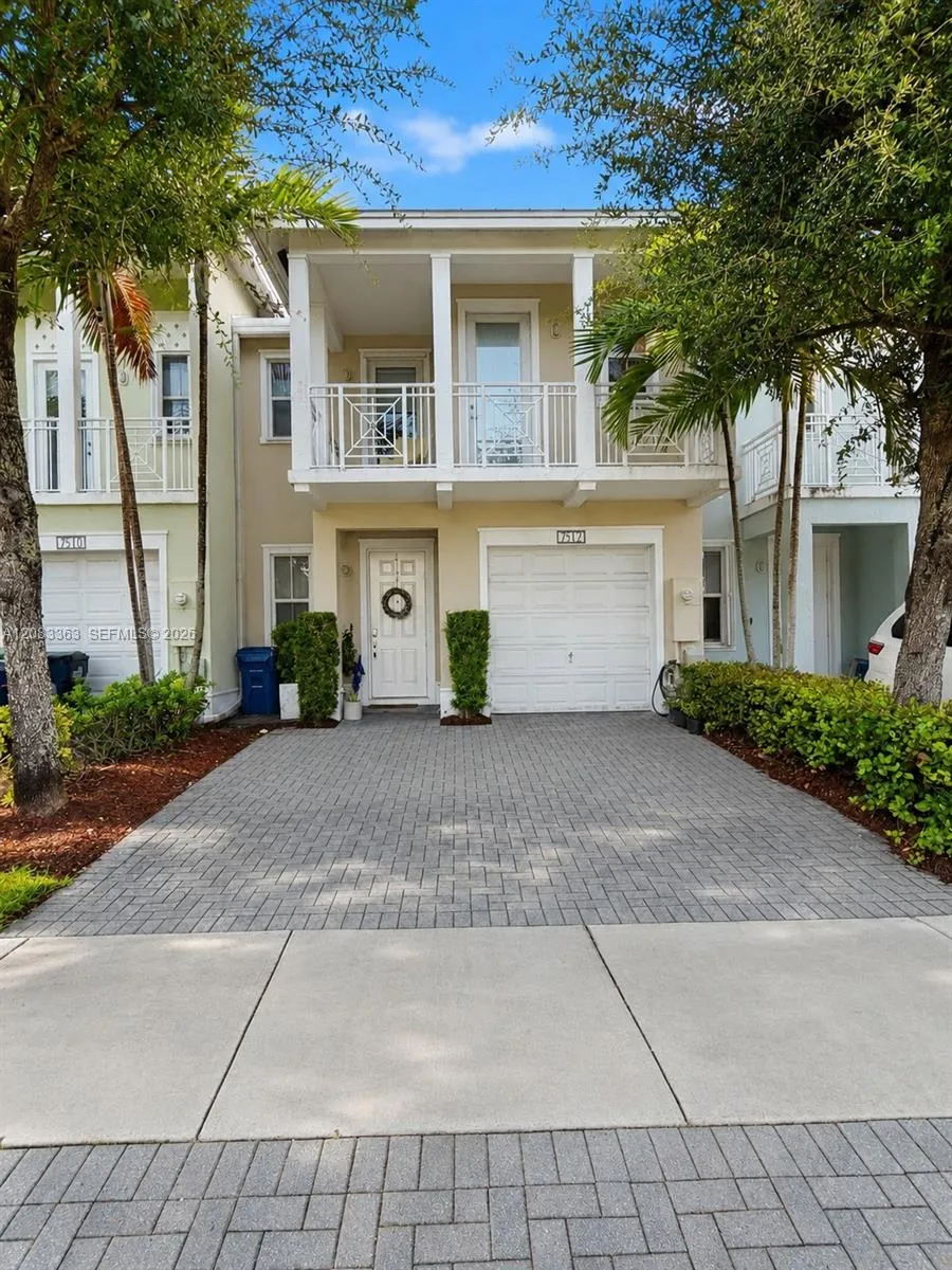 Foto de propiedad en 7512 NW 108th Path, Doral, FL 33178 Doral con MLS# 