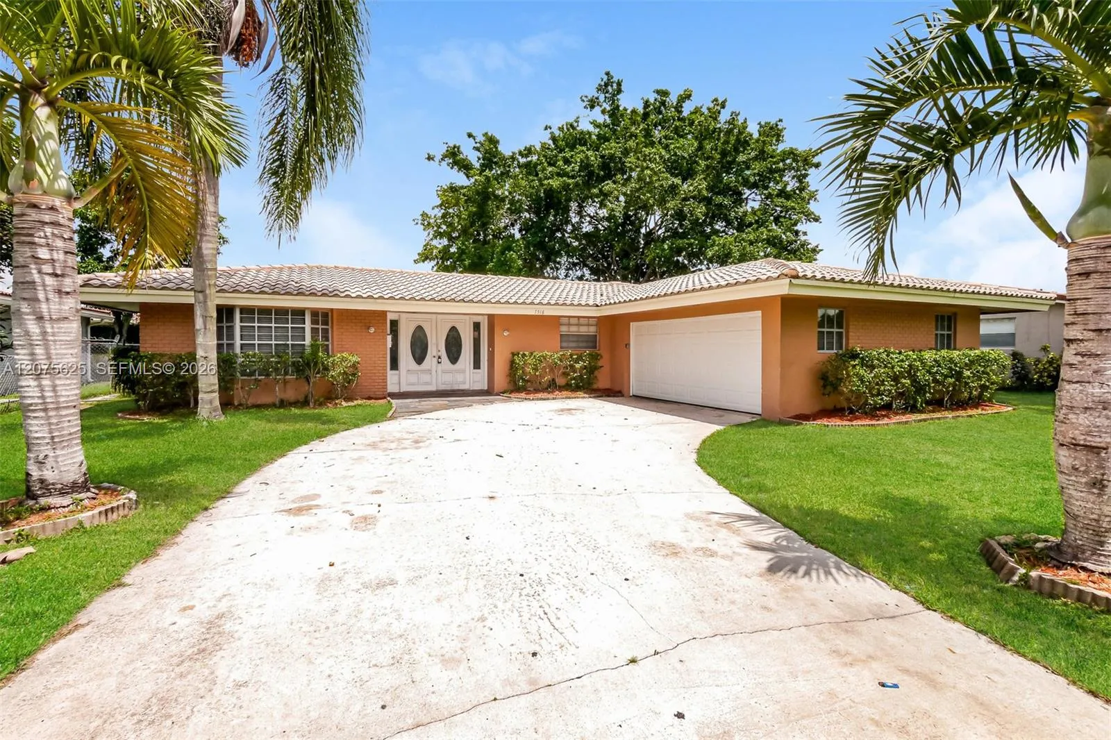 Foto de propiedad en 7518 NW 42nd Drive, Coral Springs, FL 33065 Coral Springs con MLS# 