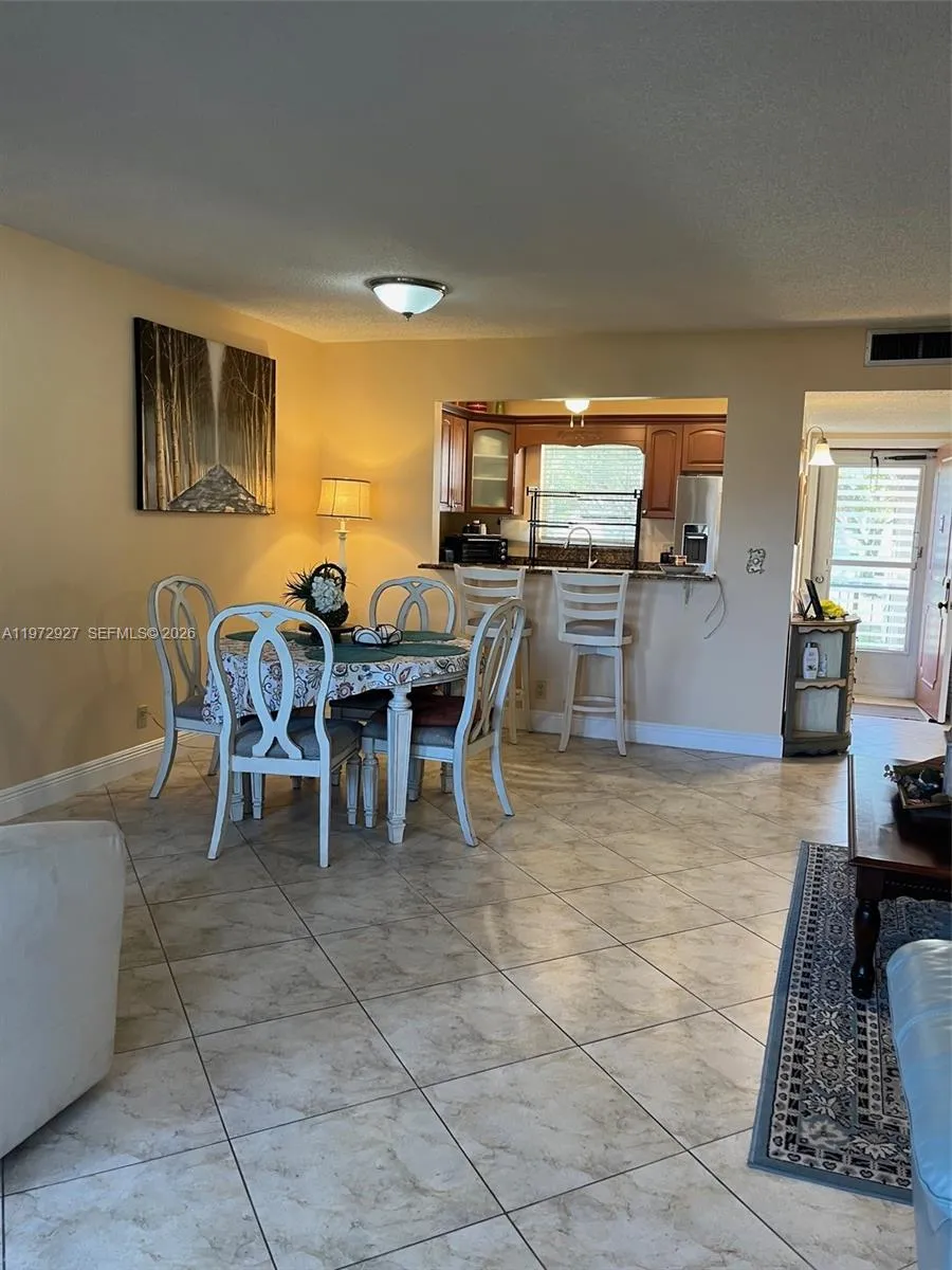 Foto de propiedad en 752 Lori Drive 218, Palm Springs, FL 33461 Palm Springs con MLS# 