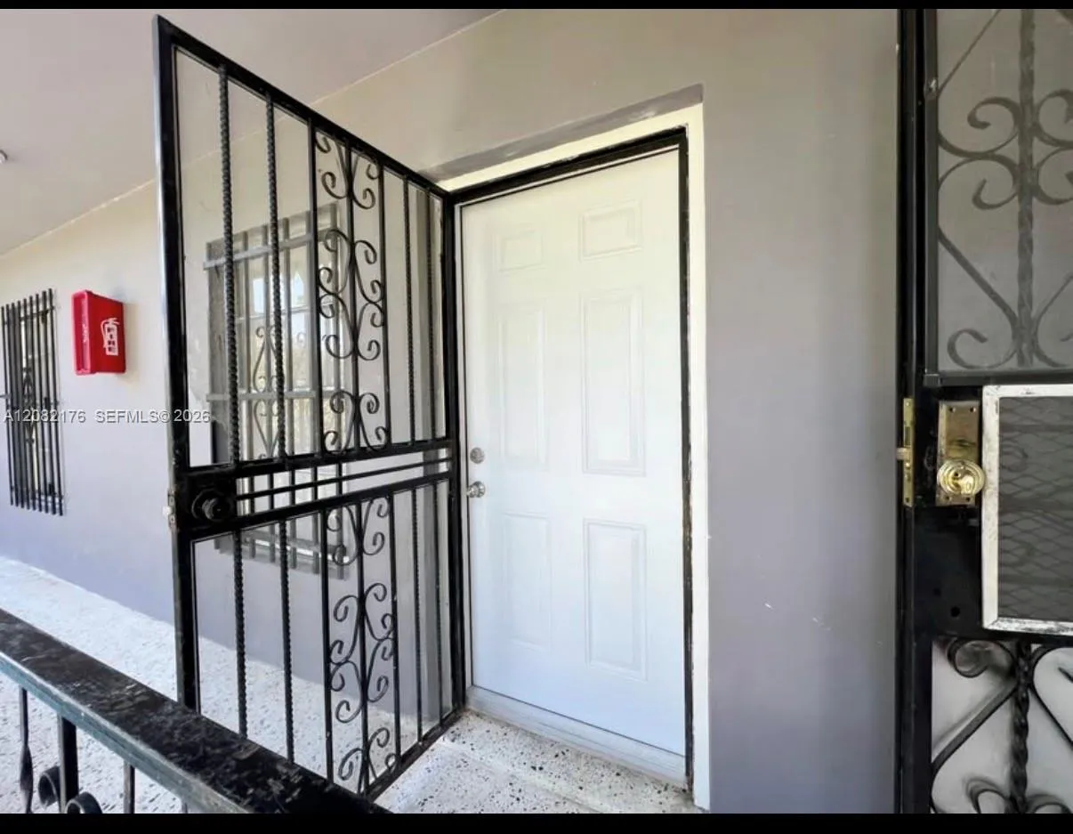 En Renta 752 NW 4th Street 5, Miami, FL 33128, Miami, FL 33128